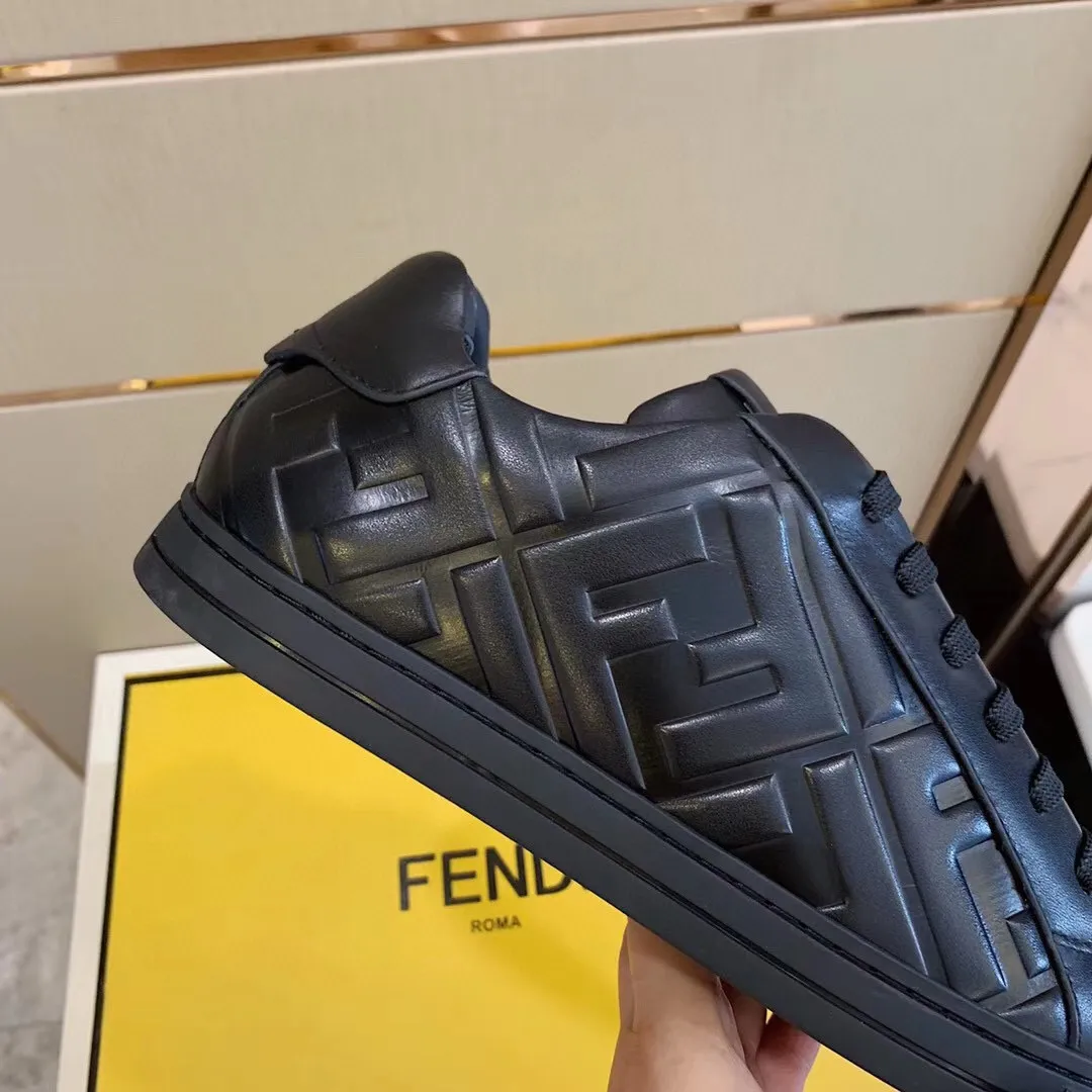 Factory Price: 400💰 Sun] FENDI Classic Comfort Men's, this sophisticated sneaker is handcrafted from soft calfskin. Mesh inner surface, ultra-light rubber material and rough outsole. This unique thin style is suitable for the casual and exquisite sensibility of this season. It is comfortable and natural on the feet. It is an everyday style for casual travel in autumn and winter! Code number: 38/44, customized 45